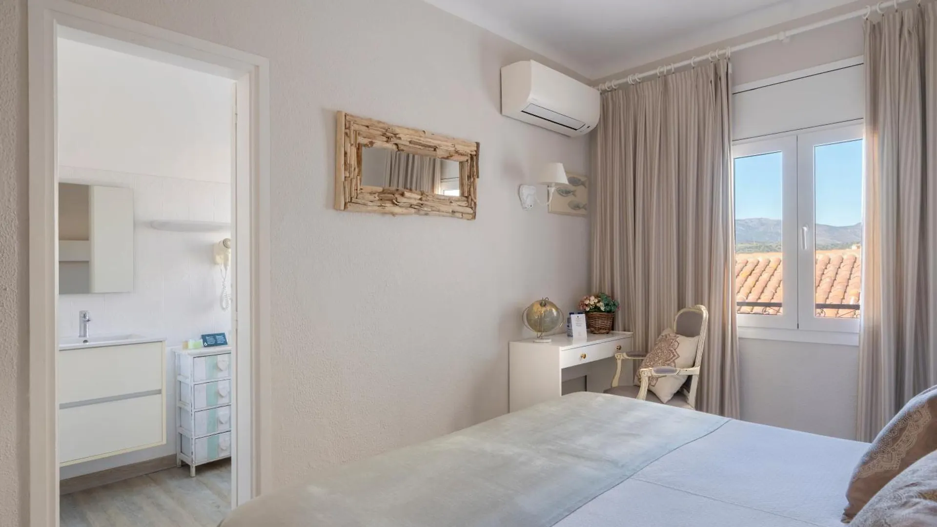 **  Hotel La Goleta Llança Spagna