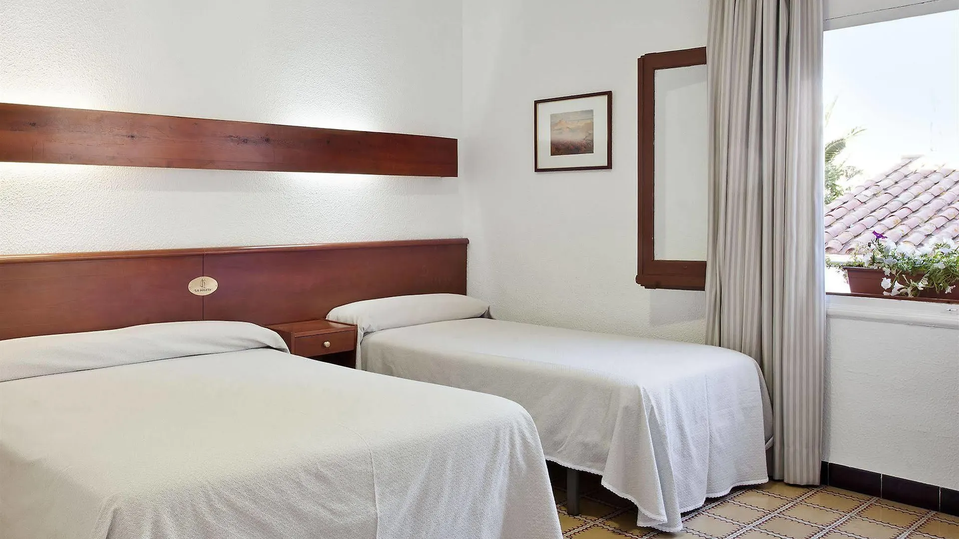 Hotel La Goleta Llança 2*,