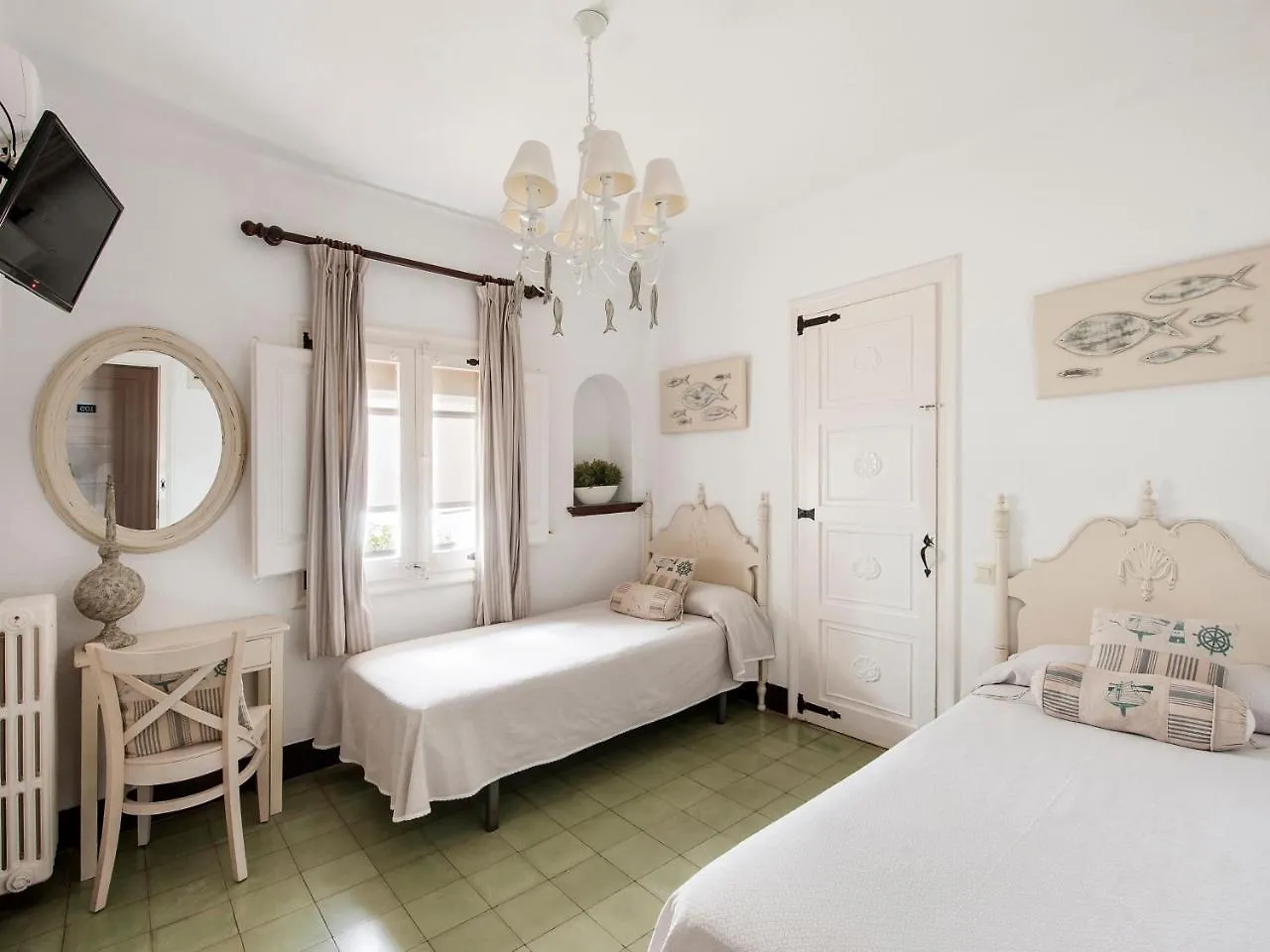 Hotel La Goleta Llança 2*,